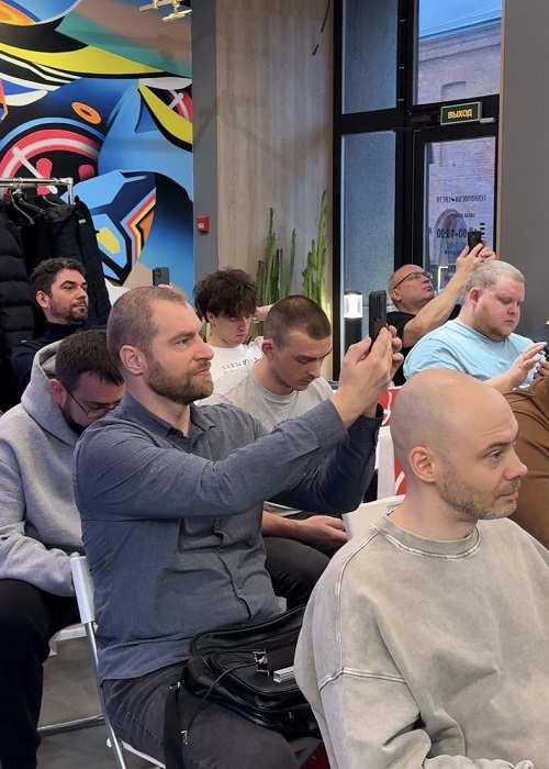 photo_5240032694840789849_y