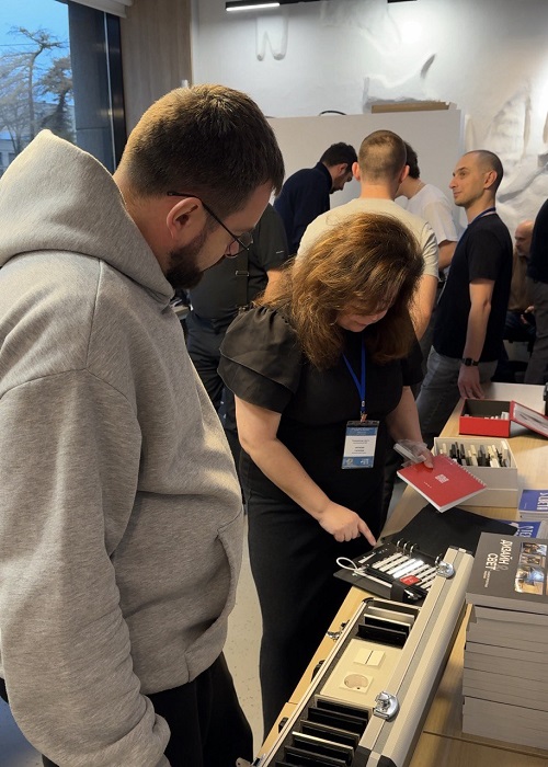 photo_5240032694840789856_y