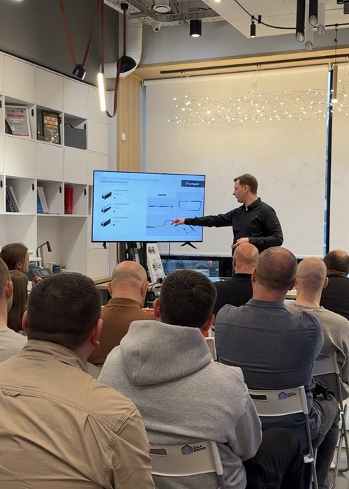 photo_5240032694840789852_y