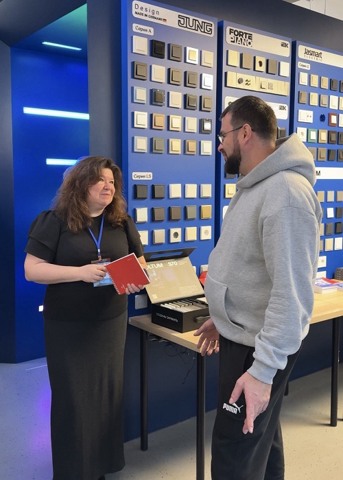 photo_5240032694840789853_y