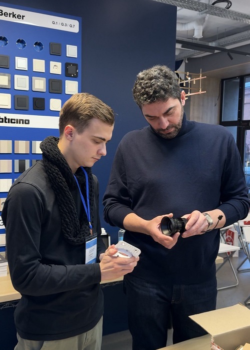 photo_5240032694840789854_y